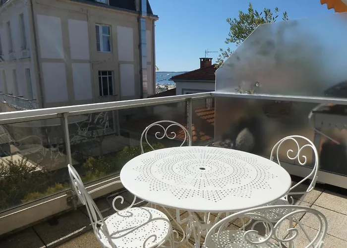 Hyper Centre アパート アルカション